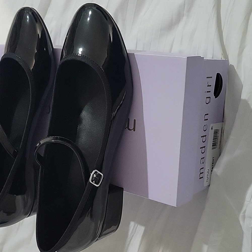 MADDEN GIRL BLACK PANTENT SHOES - Picture 2 of 3